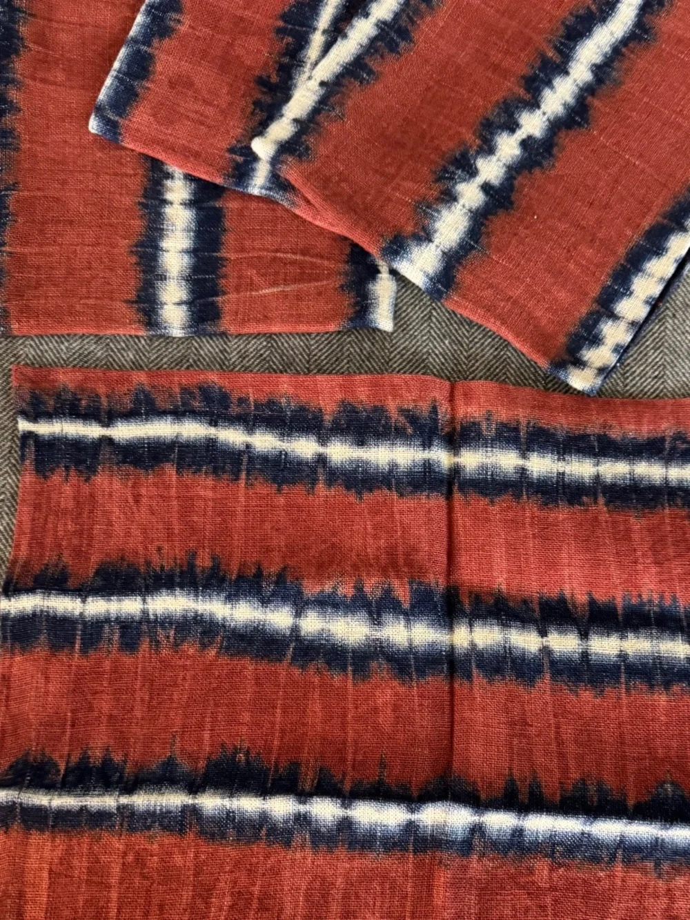 NWOT, ROOST, BEAUTIFUL, 100% LINEN SHIBORI NAPKINS IN RUST LINES S/4